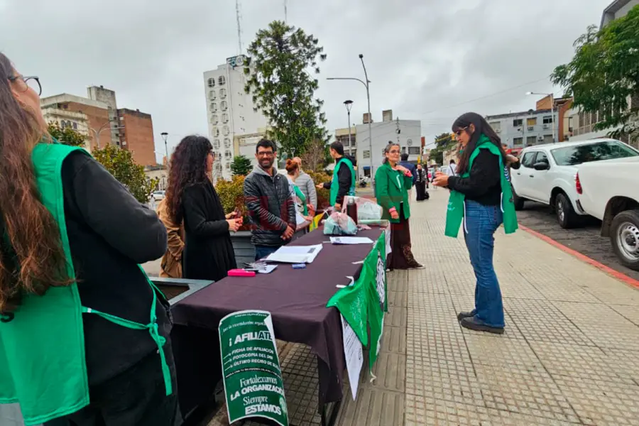Reclamo sindical frente a Casa de Gobierno (foto Elonce)