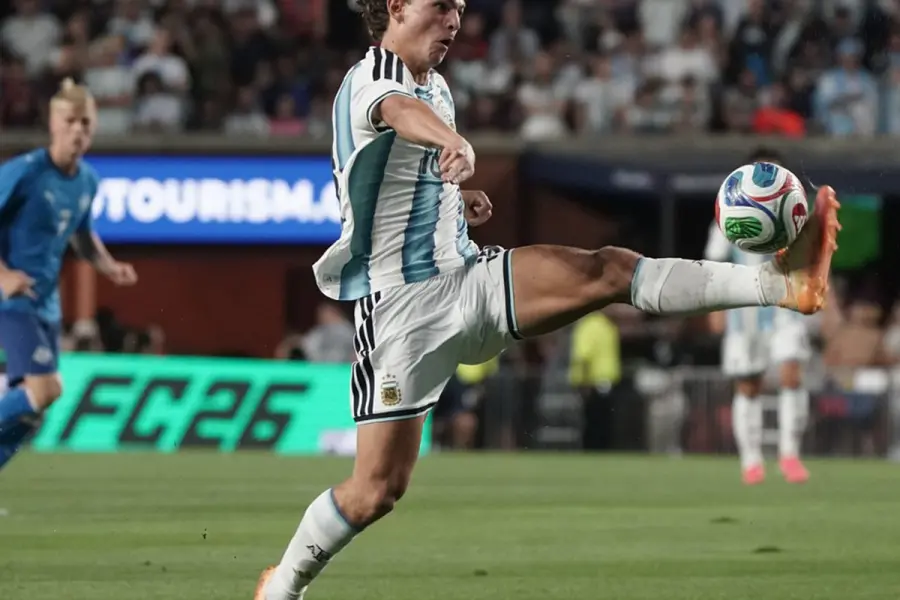 Nico Paz fue titular. Foto: Clar&iacute;n.