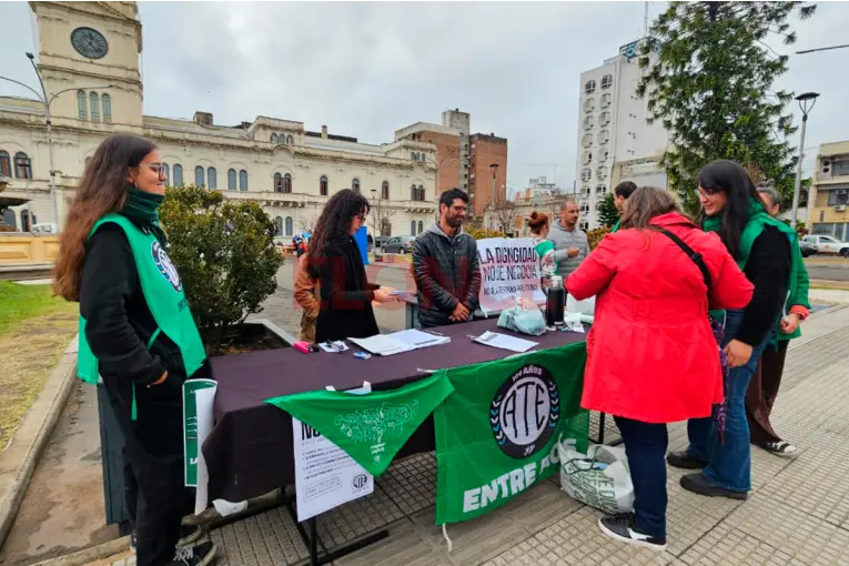 ATE participó del acampe docente y recolectó firmas contra la reforma previsional