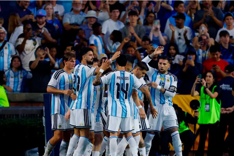 La Selección Argentina goleó a Islandia y llega afilada al debut mundialista