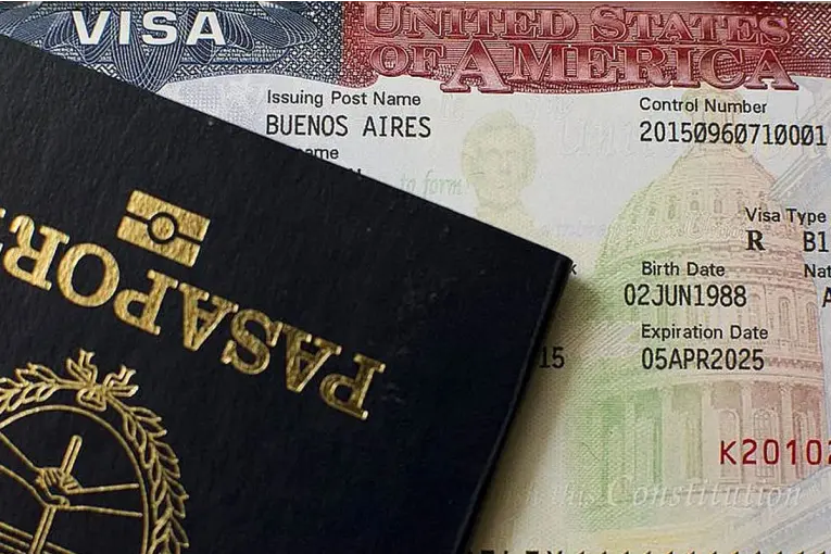 Cambian las visas para viajar a Estados Unidos: habrá una opción premium más rápida