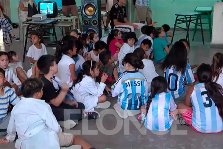Las escuelas entrerrianas podrán pasar los partidos de Argentina en el Mundial