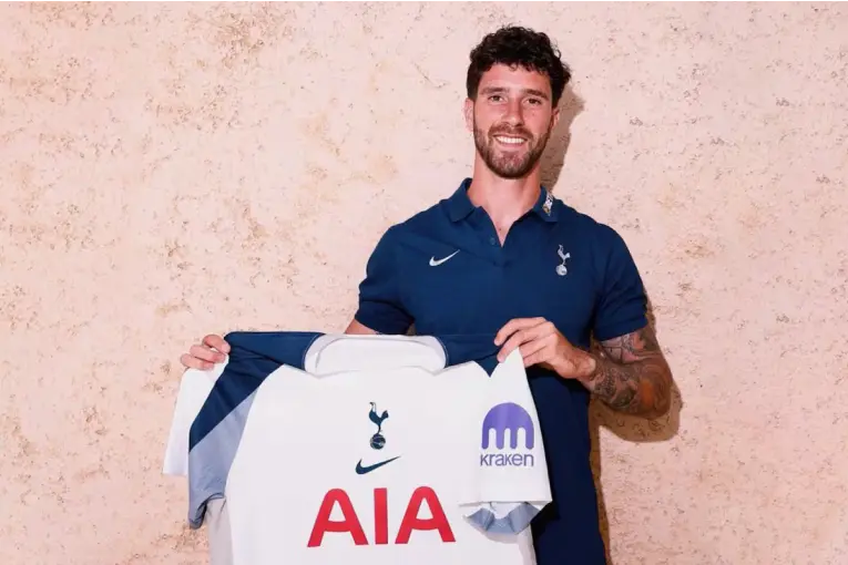 El entrerriano Marcos Senesi fue presentado en Tottenham y compartirá equipo con Cuti Romero