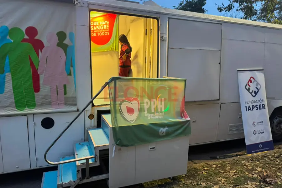 Colecta externa de sangre en Instituto Santa Teresita de Paran&aacute; (foto Elonce)