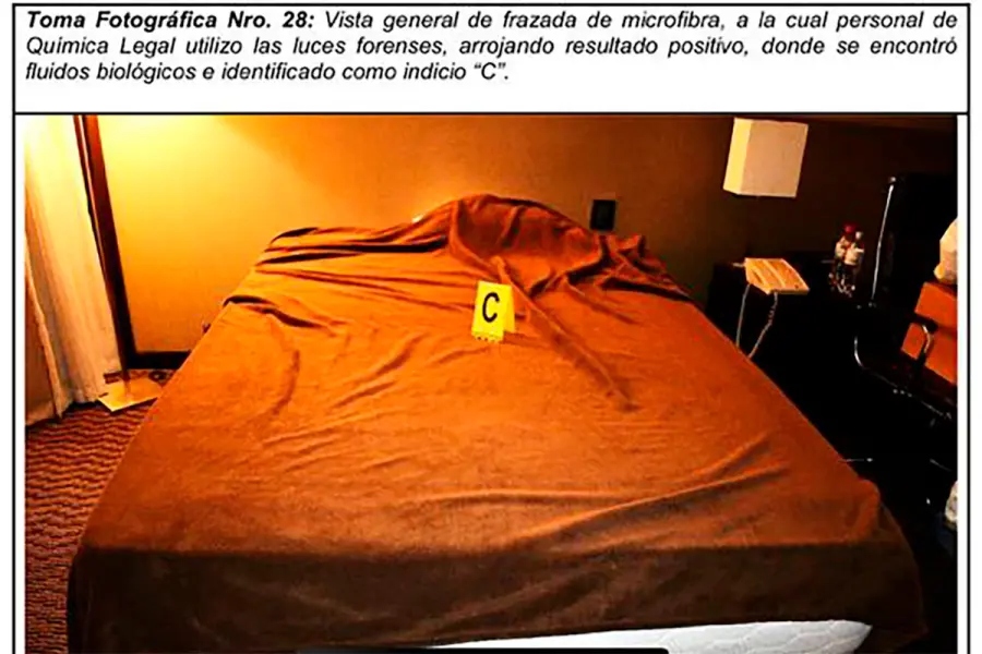 La cama del hotel donde ocurrió el encuentro (foto Infobae)