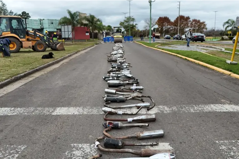 Destruyeron más de 220 caños de escape en Gualeguaychú