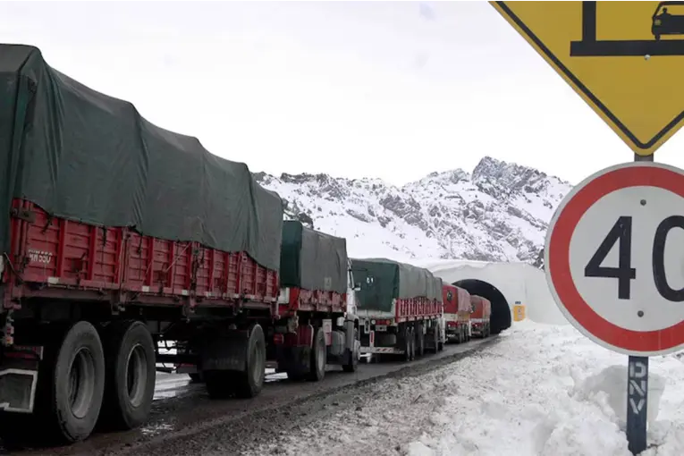 Fuerte temporal de nieve en Mendoza bloqueó pasos fronterizos con Chile