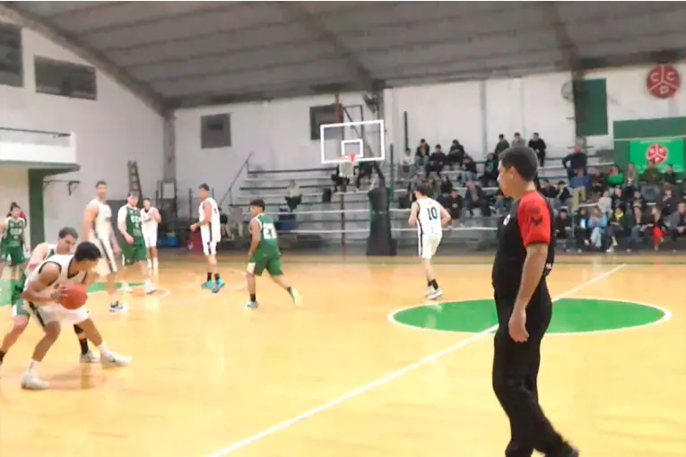Árbitros de básquet suspendieron actividades para exigir mayor seguridad en los partidos