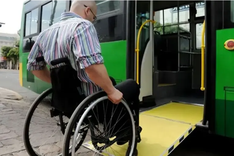 Las personas con discapacidad ya no deberán presentar el certificado para viajar en trenes y colectivos