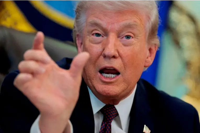 Marcha atrás de Trump sobre el cobro de tarifa del 20% en el estrecho de Ormuz