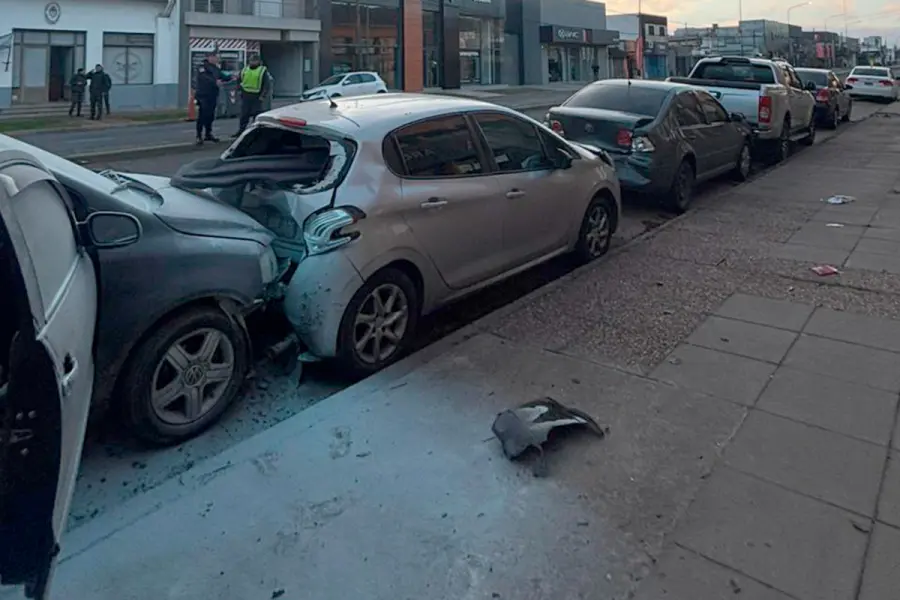 Choque m&uacute;ltiple sobre avenida Almafuerte (foto Polic&iacute;a de Entre R&iacute;os)