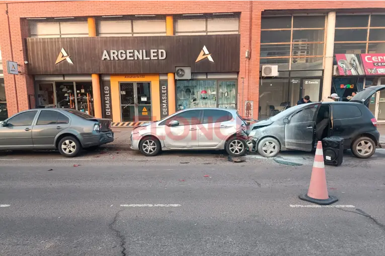 Conductor alcoholizado provocó un choque en cadena sobre avenida de Paraná