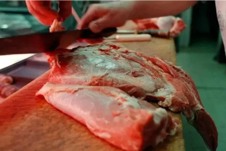 Consumo de carne vacuna cae a mínimos de dos décadas y acelera el cambio en la mesa de los argentinos