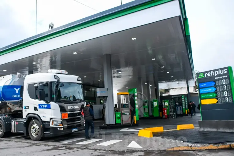 YPF inauguró su primera estación low cost y apuesta al autodespacho