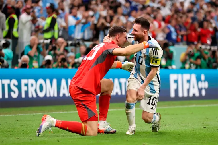 Lionel Messi y Dibu Martínez lucirán parches especiales en el Mundial 2026
