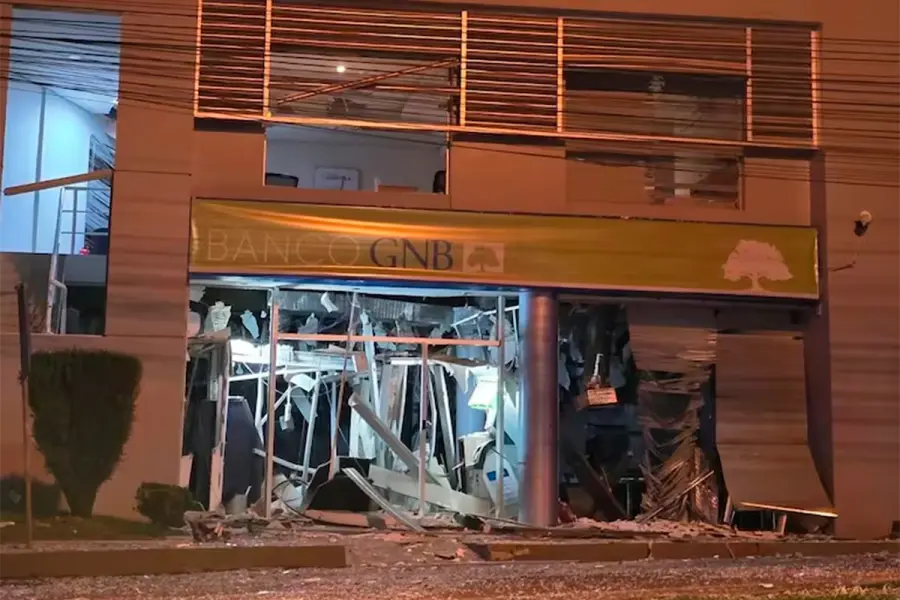 Asalto comando con explosivos a bancos en Paraguay (foto ABC)