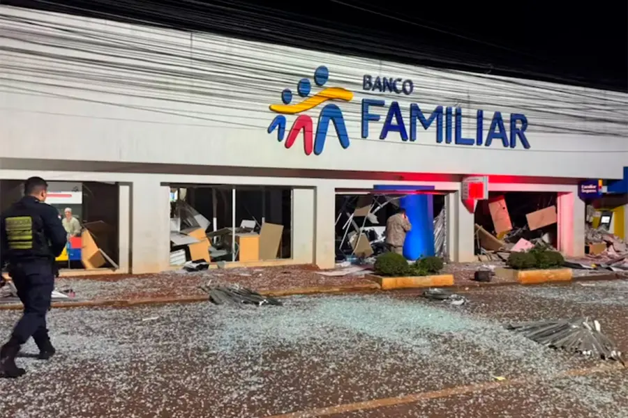 Asalto comando con explosivos a bancos en Paraguay (foto ABC)