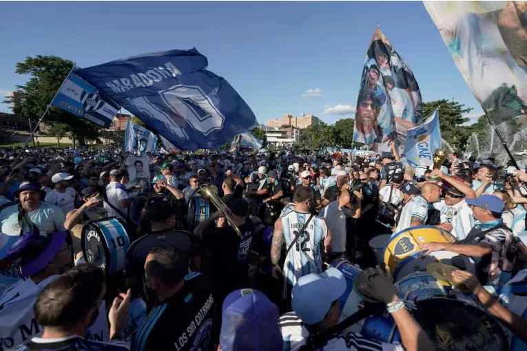 En la previa del debut mundialista, miles de argentinos realizaron un banderazo en Kansas