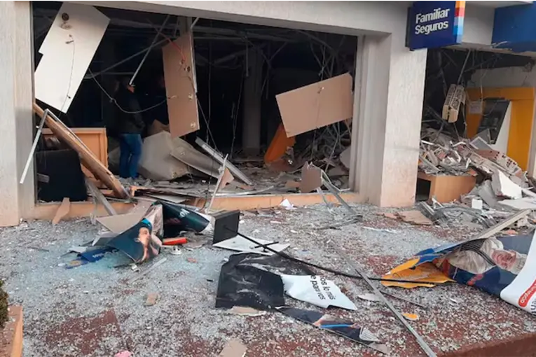 Grupo comando asaltó con explosivos tres bancos y una casa de cambios en Paraguay