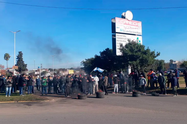 Trabajadores de Granja Tres Arroyos volvieron a protestar por salarios adeudados
