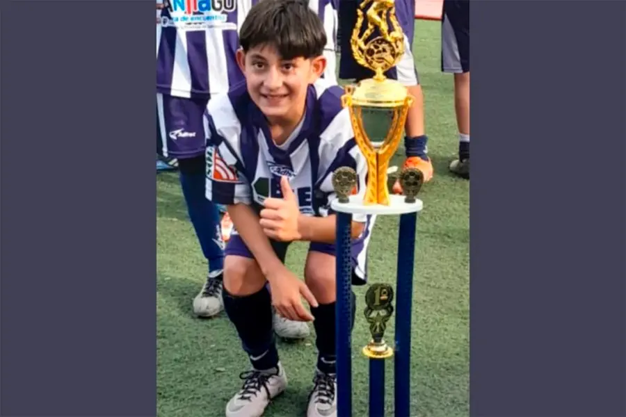 Valent&iacute;n jugaba en el Club Sarmiento de La Banda