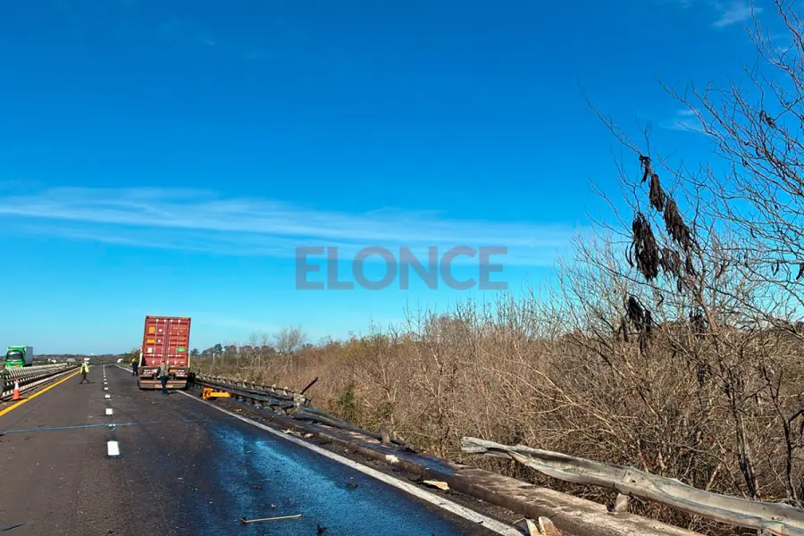 Violento accidente en la Autovía 14 (foto Elonce)