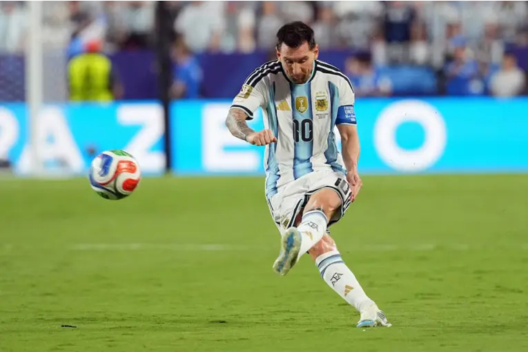 Argentina empata con Austria en busca de la clasificación en el Grupo J