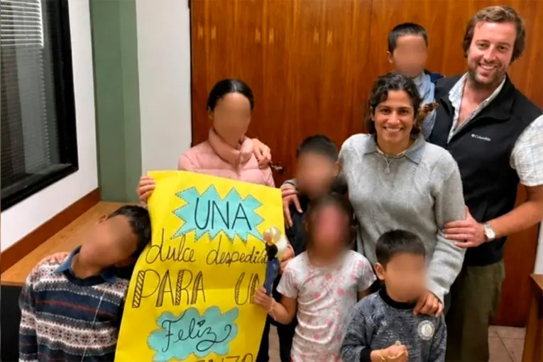 Final feliz: seis hermanitos cumplieron su deseo de seguir unidos y con nueva familia