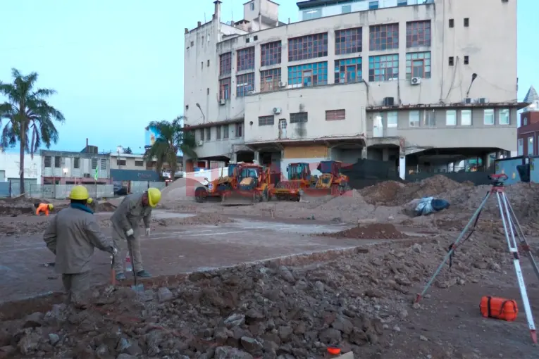 Avanzan obras en vieja terminal de Paraná para local de comidas: generará más de 60 puestos de trabajo