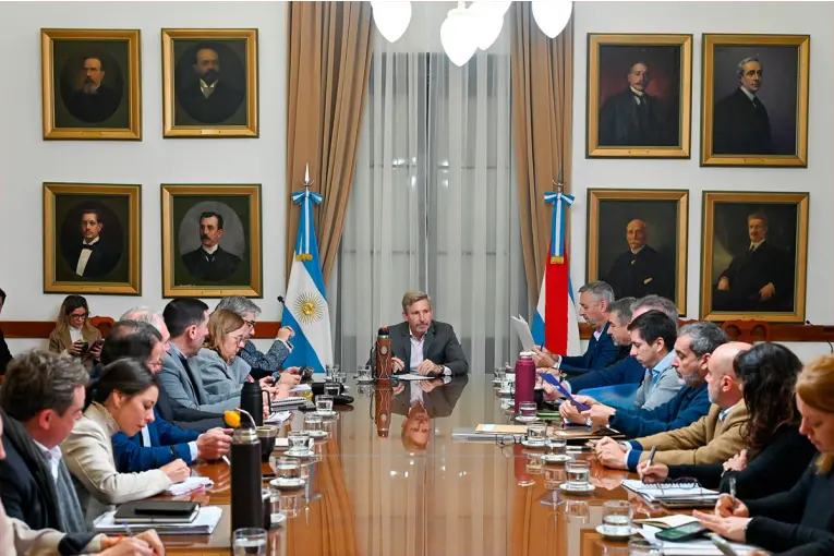 Obras, seguridad y actos por el 20 de junio fueron temas de la reunión de gabinete