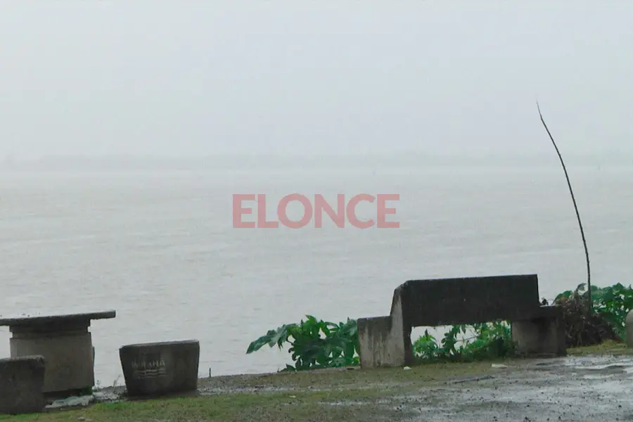 Puerto S&aacute;nchez y el r&iacute;o Paran&aacute; en una tarde de lluvia.