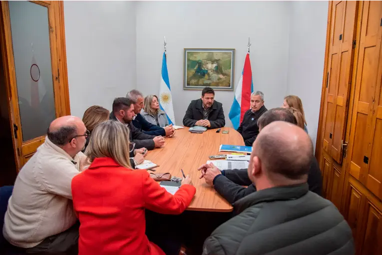 Autoridades provinciales se reunieron con las ligas de comunas y los bloques legislativos por la coparticipación