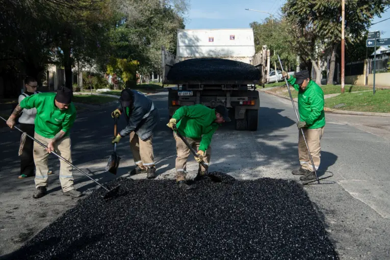 Plan Calle a calle: la Municipalidad intervino con mejoras viales en barrio Santa Lucía