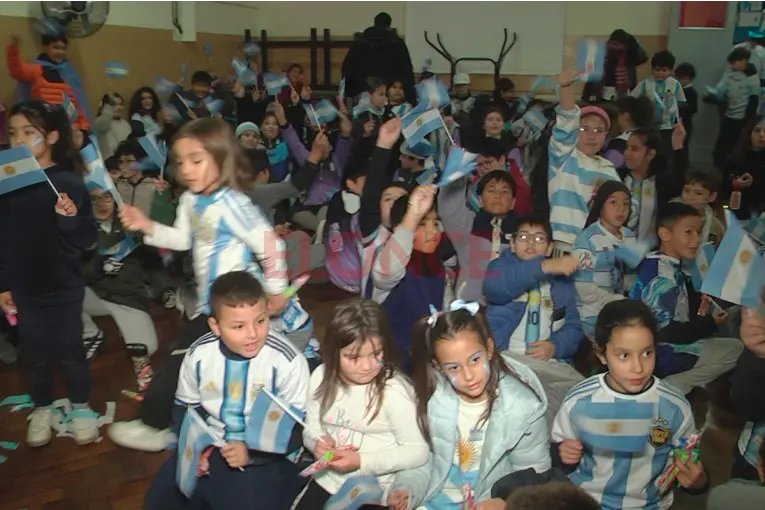Realizaron un banderazo saludable para fomentar el cuidado dental en escuela de Paraná