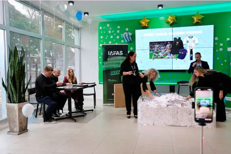 IAFAS sorteó la Tómbola Mundial con millones de cupones y repartió premios en toda la provincia