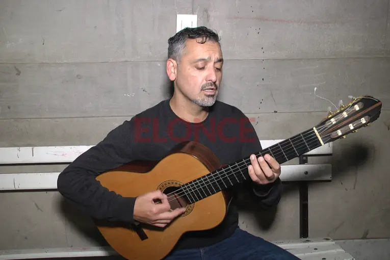 Flavio Valdéz destacó el crecimiento de la Licenciatura en Canto Popular durante una actividad en la Escuela Normal