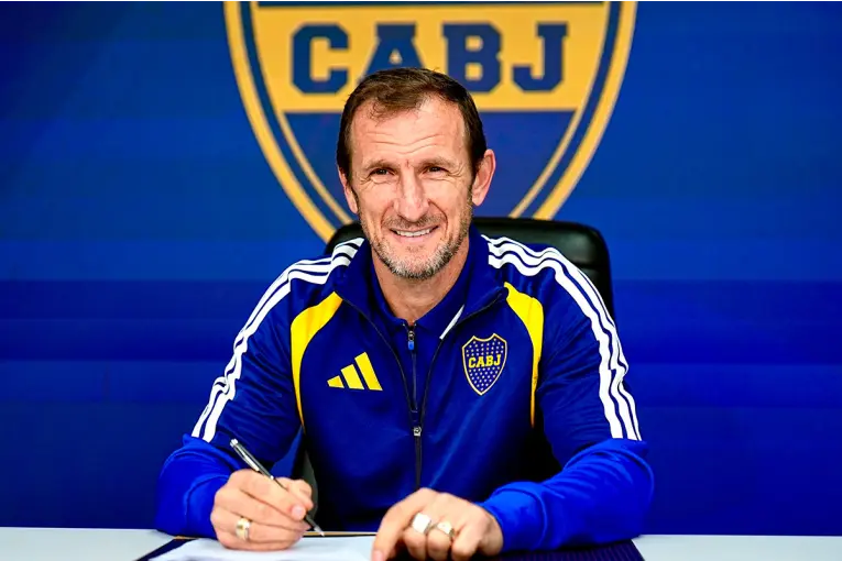 Arruabarrena inició su segundo ciclo en Boca: firmó hasta 2027 y no tendrá en cuenta a cuatro futbolistas