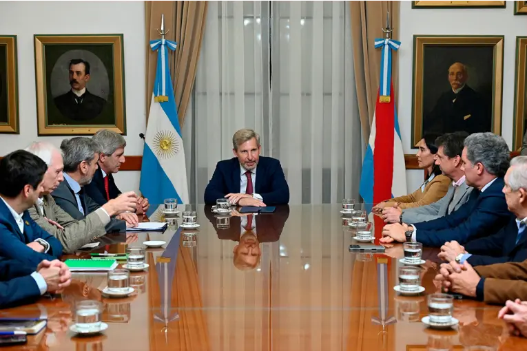 El gobernador encabezó un encuentro entre Caputo y empresarios entrerrianos