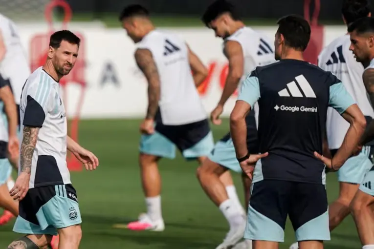 Messi entrenó en Kansas City tras los rumores sobre la salud de su padre