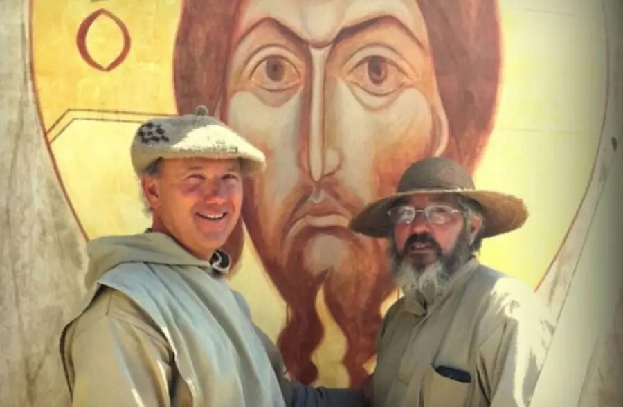 Los monjes Diego Roqu&eacute; Moreno y Oscar Portillo (Los Andes)