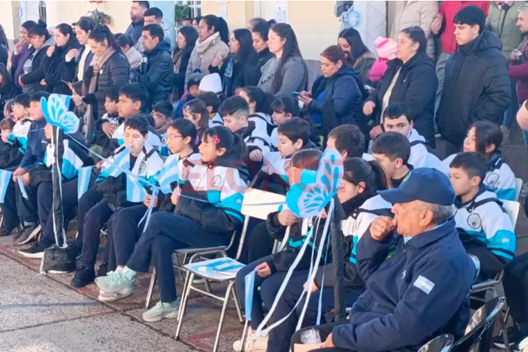 Alumnos de cuarto grado realizaron la Promesa de Lealtad a la Bandera en escuela de Paraná