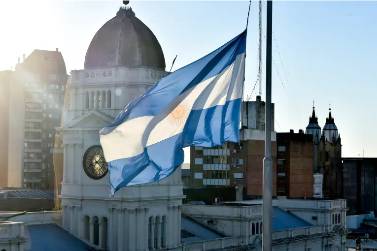 Más de 2000 alumnos de Paraná prometerán lealtad a la bandera en plaza Mansilla