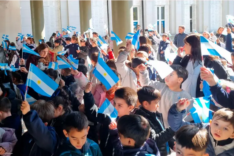 Más de 2000 alumnos de Paraná prometerán lealtad a la bandera en plaza Mansilla en Paraná