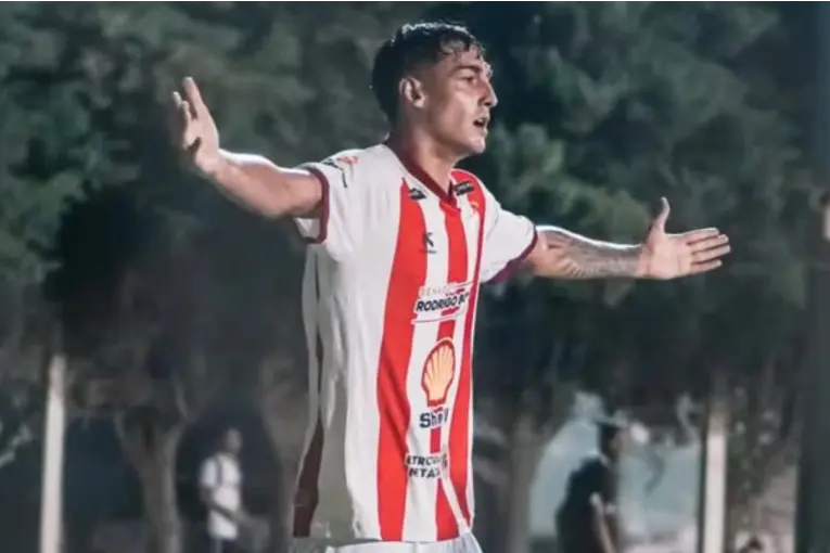 Conmoción en el fútbol santafesino: murió el jugador que luchaba tras sufrir un ACV en un partido