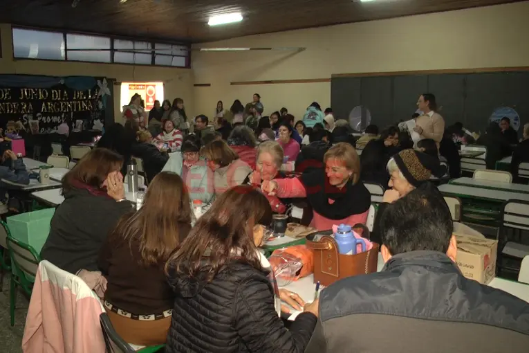 Mate bingo en la Escuela Zubiaur reunió a la comunidad en la previa del Día del Padre