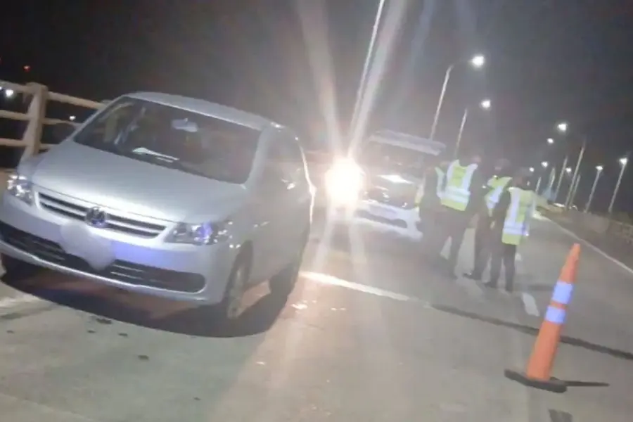Auto abandonado en Ruta 168 (foto Aire de Santa Fe)