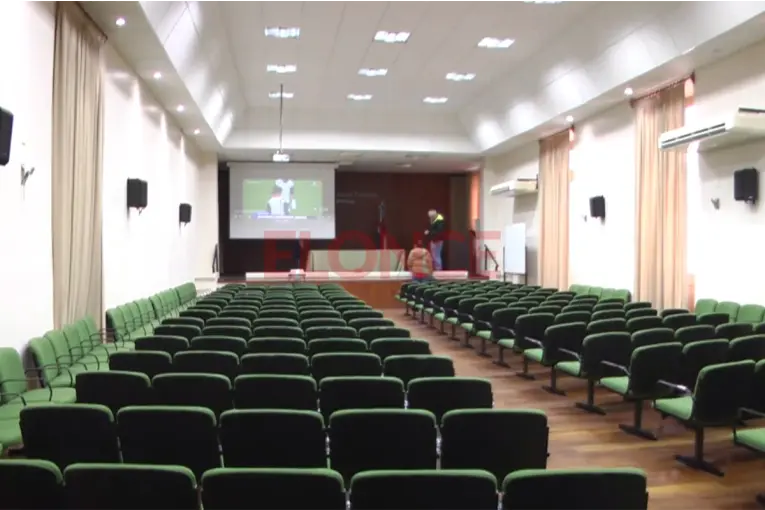 Facultad de Ciencias Económicas instaló pantalla para que la comunidad pueda ver partidos de Argentina