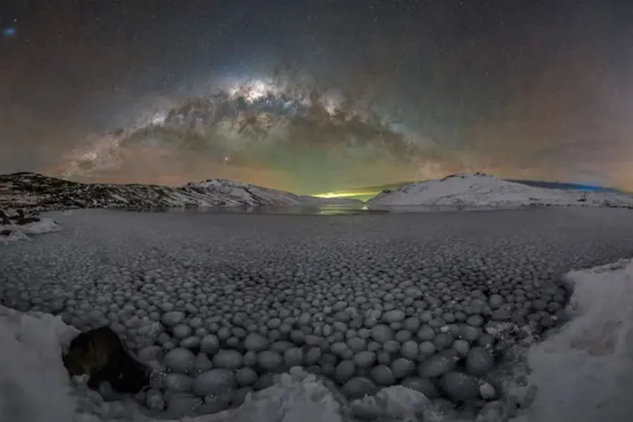 Esferas de hielo en Neuqu&eacute;n. Foto: Alejandra Heis.