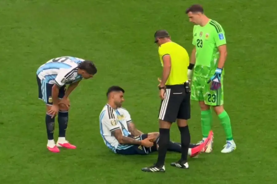 Cuti Romero recibi&oacute; un fuerte golpe en el partido ante Austria.