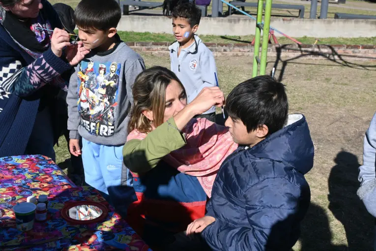 Con una jornada comunitaria en Anacleto Medina, finalizó la campaña solidaria de abrigo